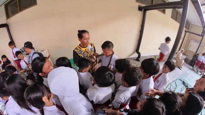 Peringatan Hari Cinta Puspa dan Satwa Nasional di SDK Sang Timur Yogyakarta Bersama Exalos Indonesia