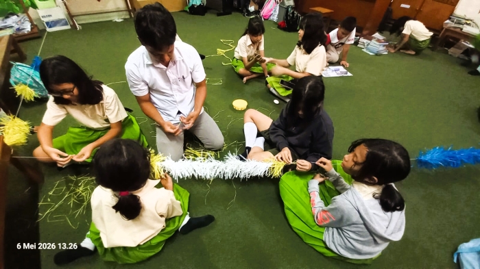Kreativitas dari Tangan Kecil: Serunya Ekstrakurikuler Kriya Anyam di SDK Sang Timur Yogyakarta