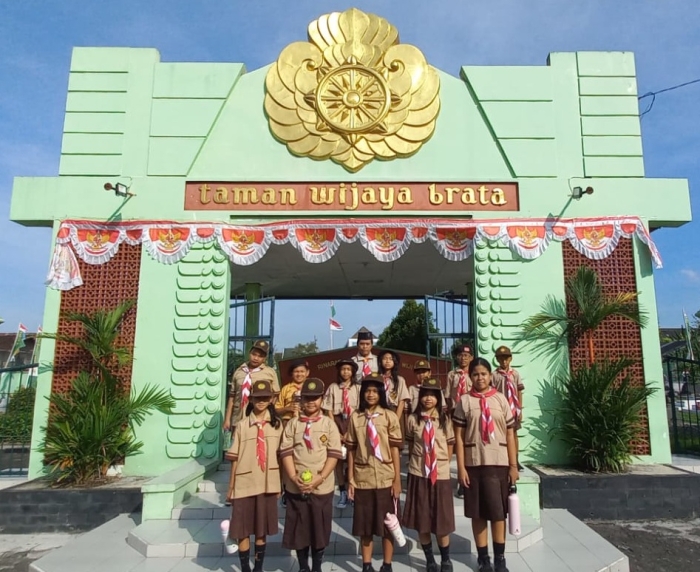 Menapak Jejak Sang Bapak Pendidikan di Hari Jumat Penuh Makna