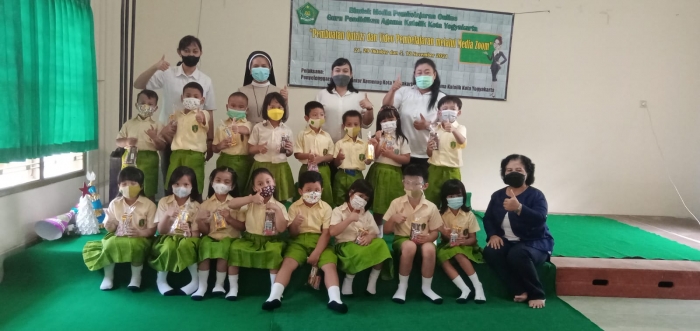 Belajar Penuh Ceria Anak- anak TKK Sang Timur Bersama Bu Tina & Bu Agnes