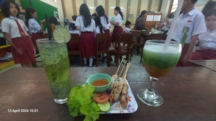 Kelas Jadi Dapur! Keseruan Siswa 4B Masak Dawet, Sate Taichan, dan Es Kuwut
