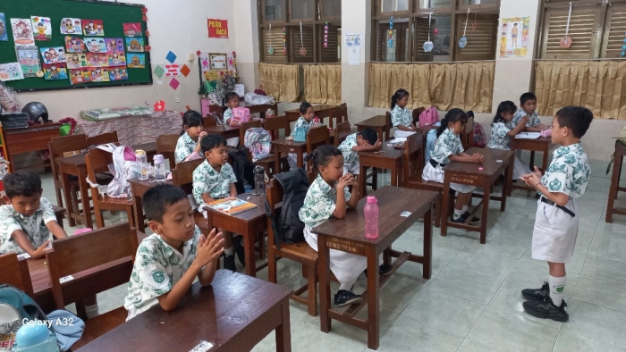 Ketekunan Berdoa: Potret Inspiratif Anak SD Sang Timur