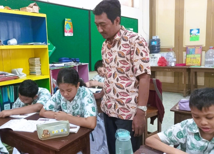 Mengajar dengan Kasih, Jejak Hati Pak Hartono di SDK Sang Timur Yogyakarta