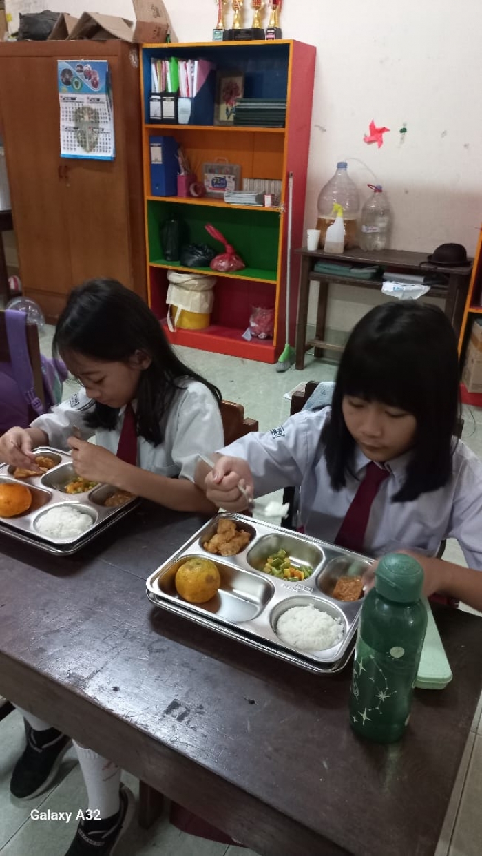 Program Makan Gratis di SDK Sang Timur Yogyakarta: Meningkatkan Gizi Anak Sekolah